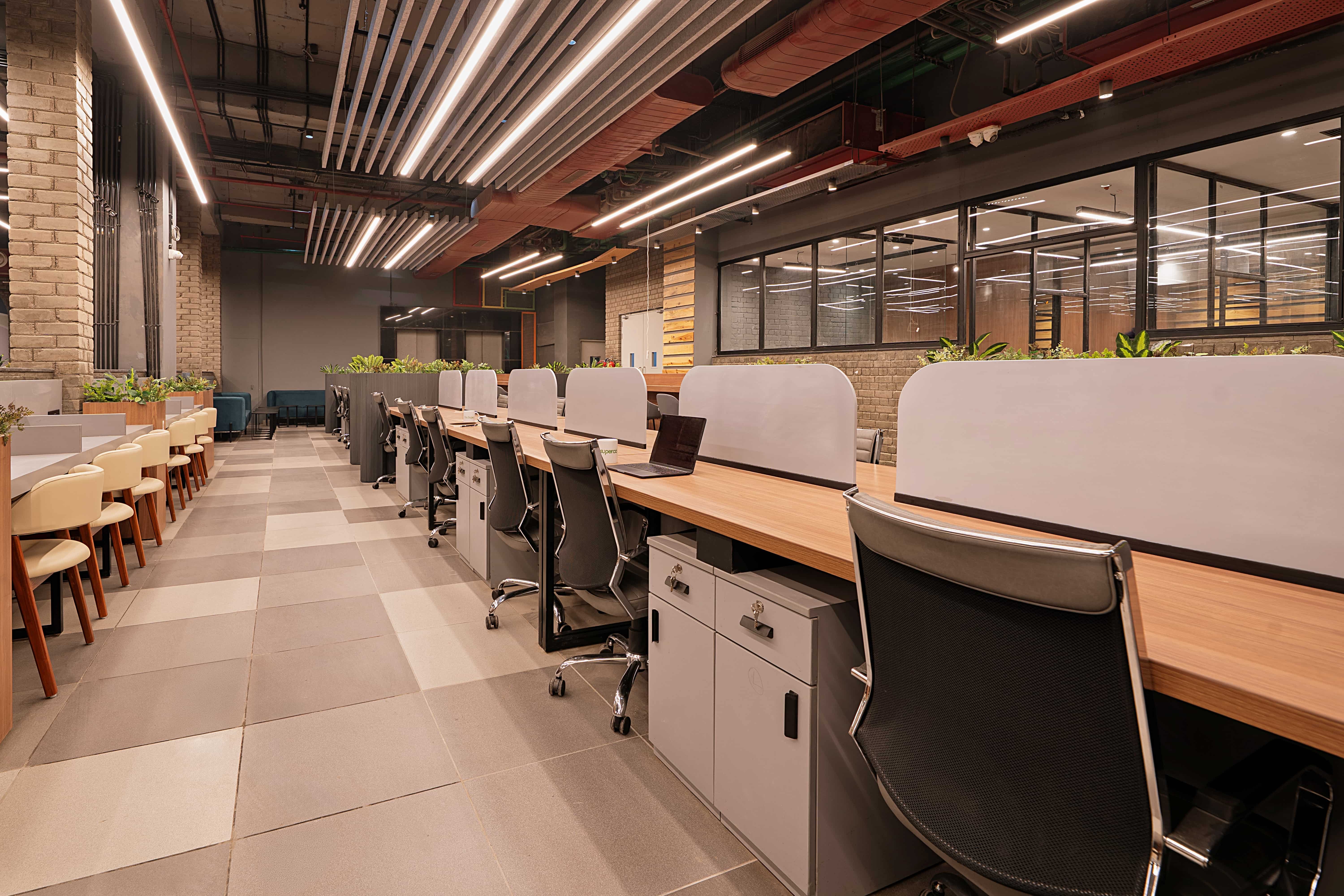 Focused work seat in a calm office for structured work blocks.